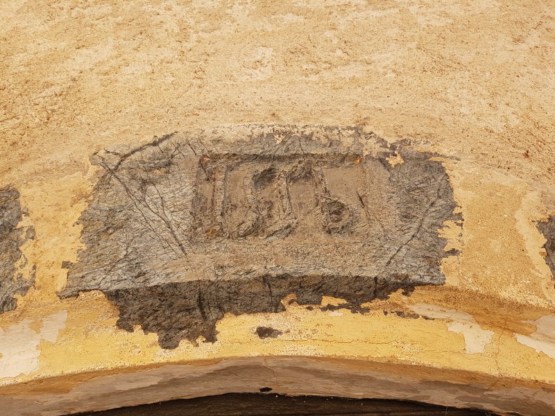 Portes anciennes à Gassin, l'un des Plus Beaux Villages de France - https://gassin.eu