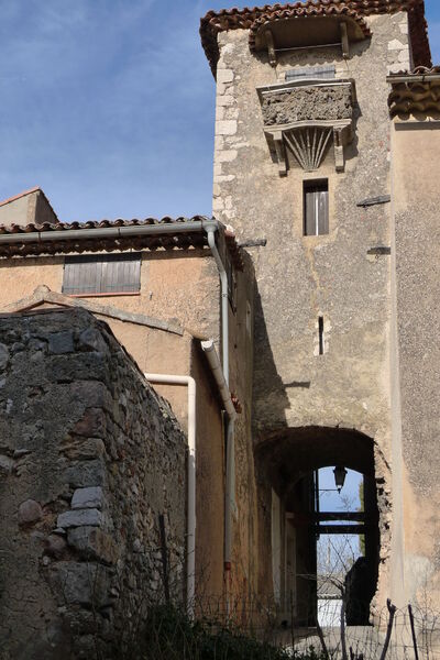 tour au balcon ouvragé