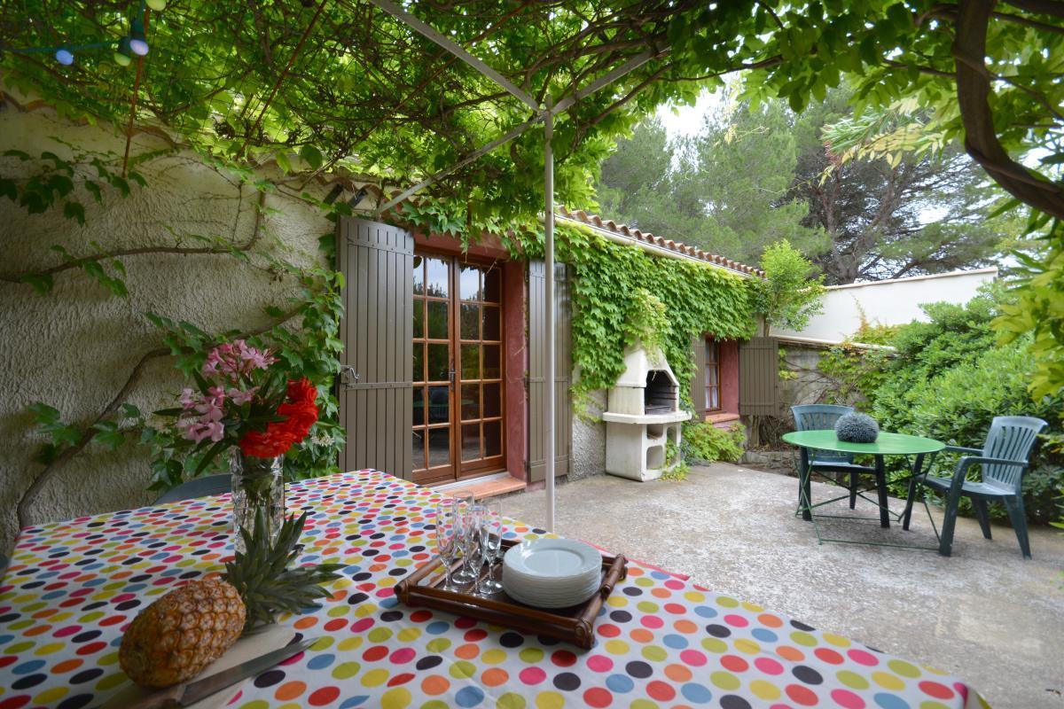 LA GLYCINE, Les Baux-de-Provence - photo 25