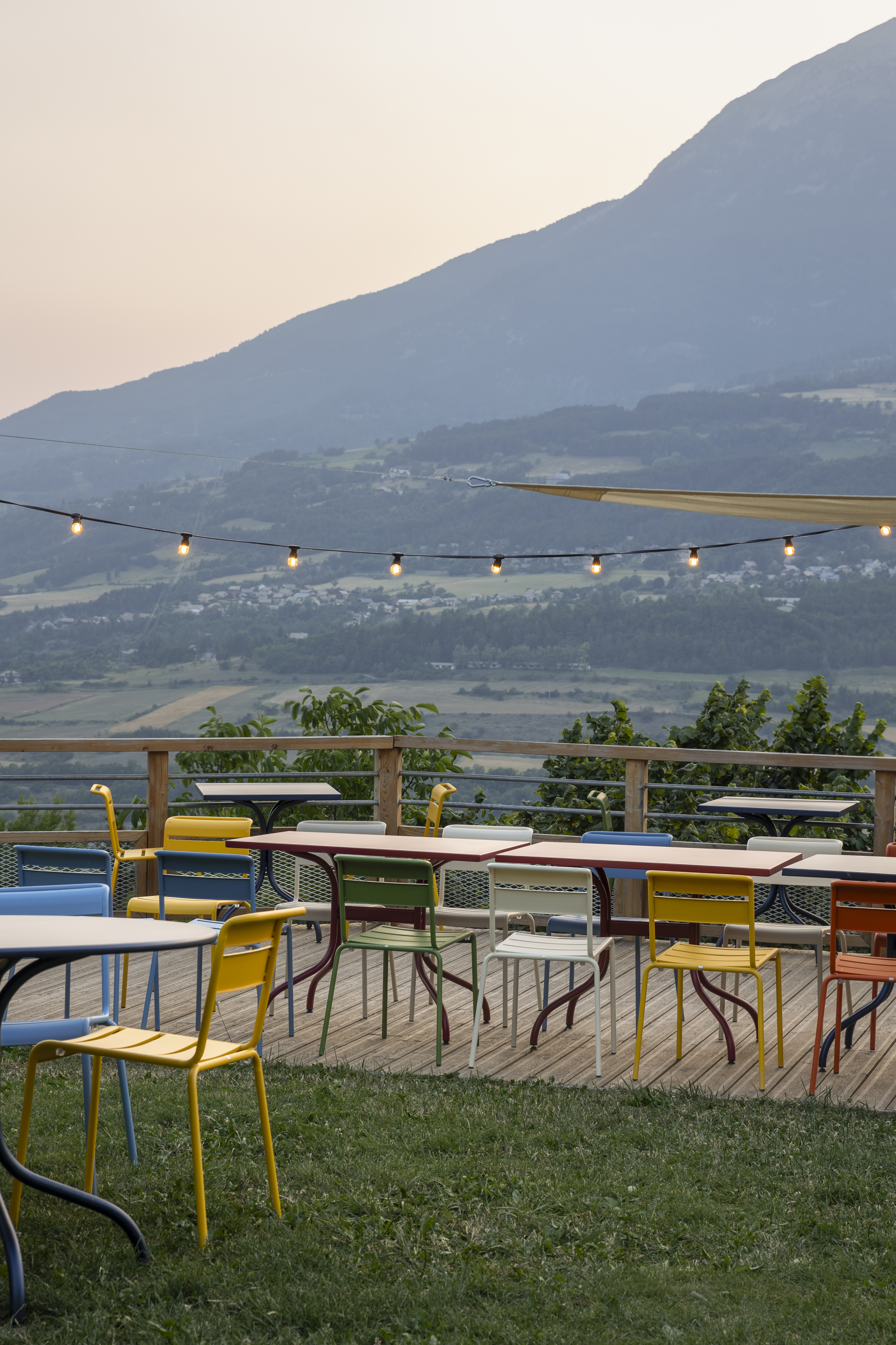 Terrasse de l'auberge - Auberge la Grande Ferme SAINT-ANDRÉ D'EMBRUN