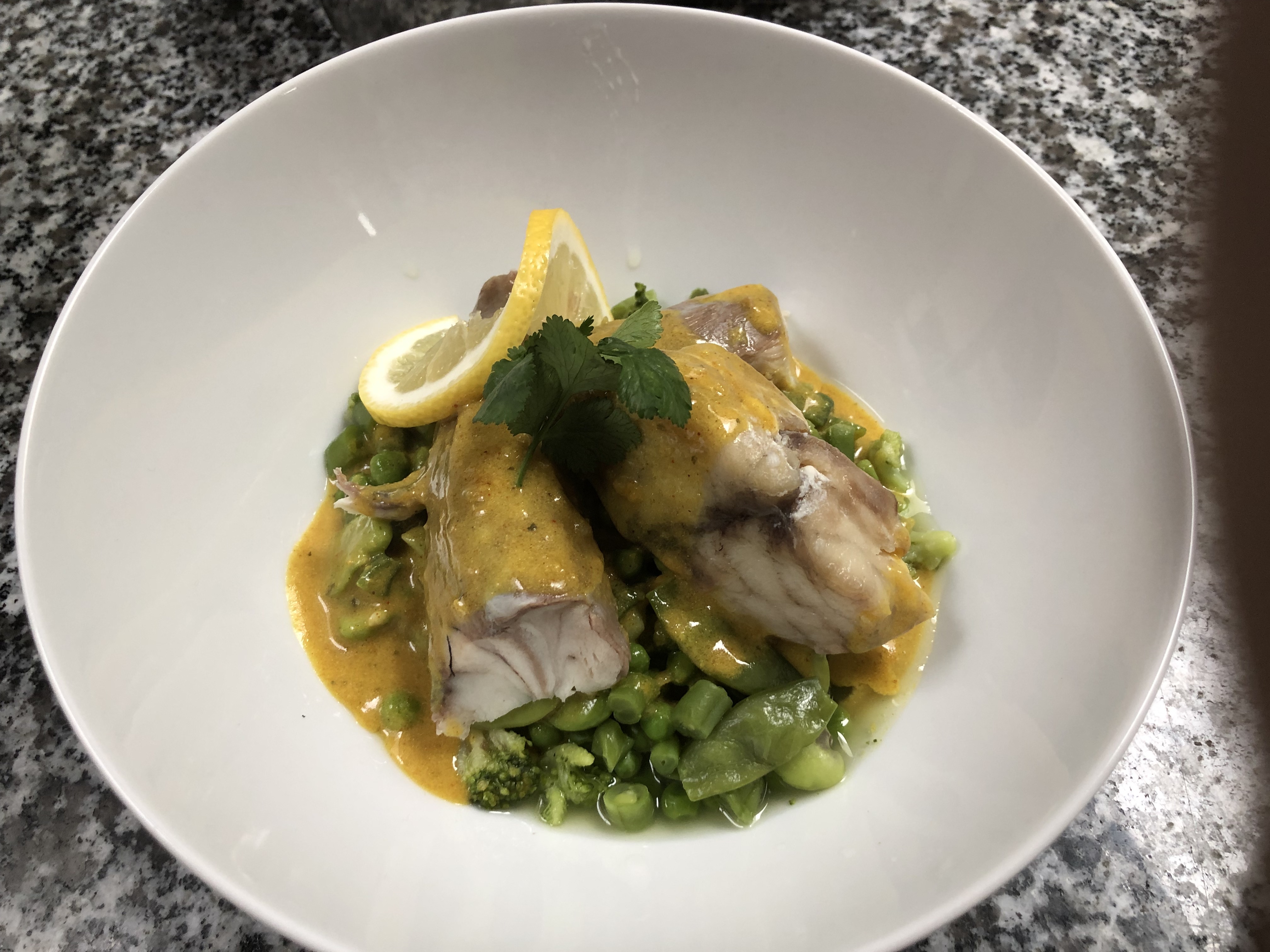 Poisson et petits légumes