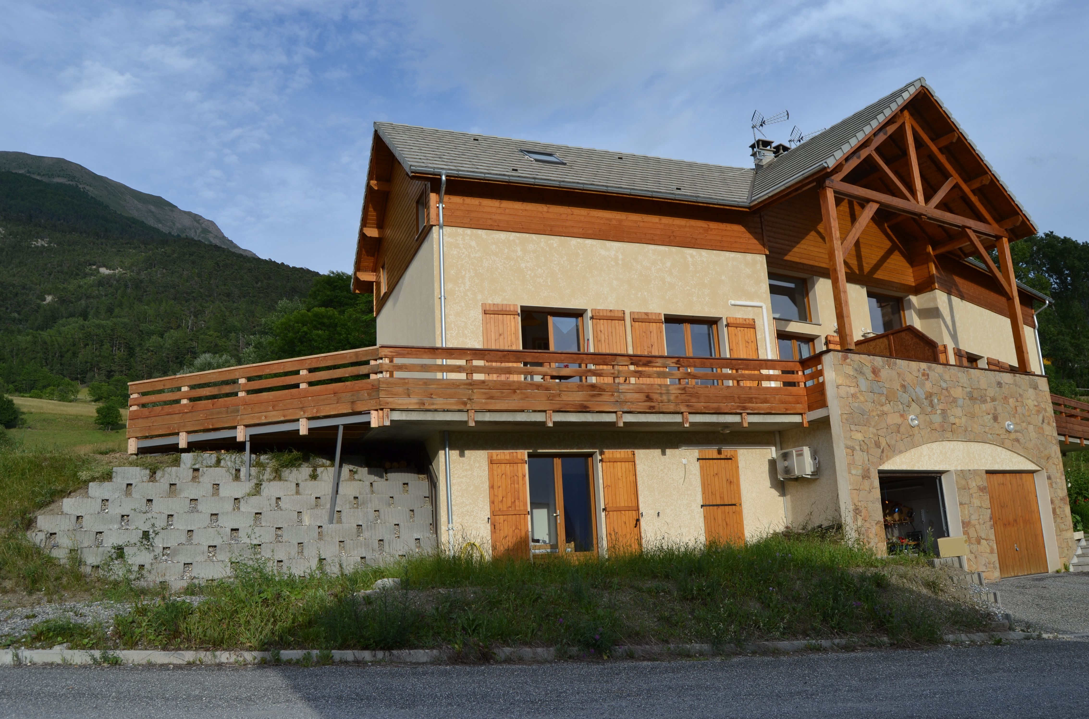 Facade Ouest terrasse - Chalet Le Belvédère des Audes SAINT-ANDRÉ-D'EMBRUN