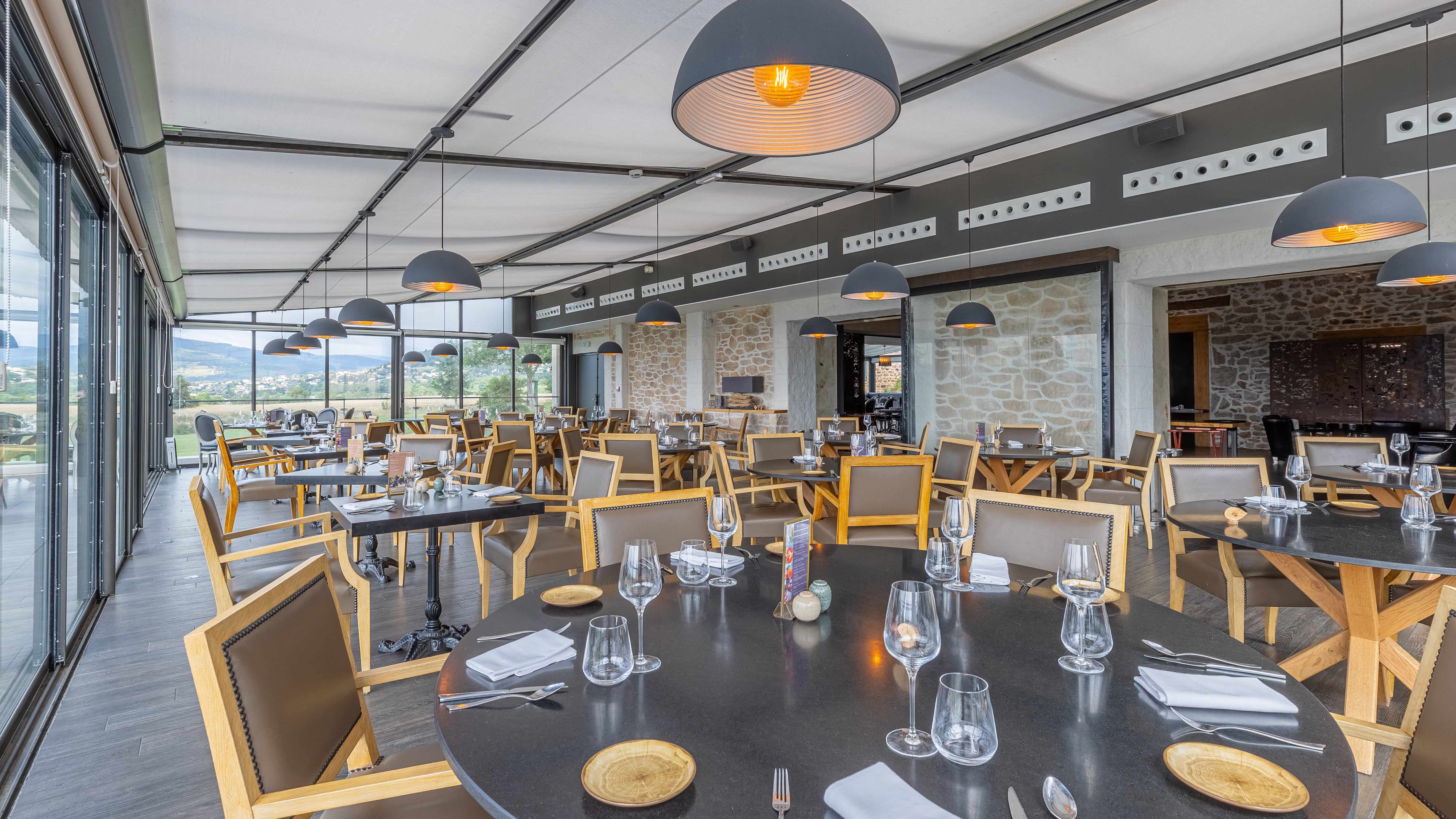 The W restaurant room