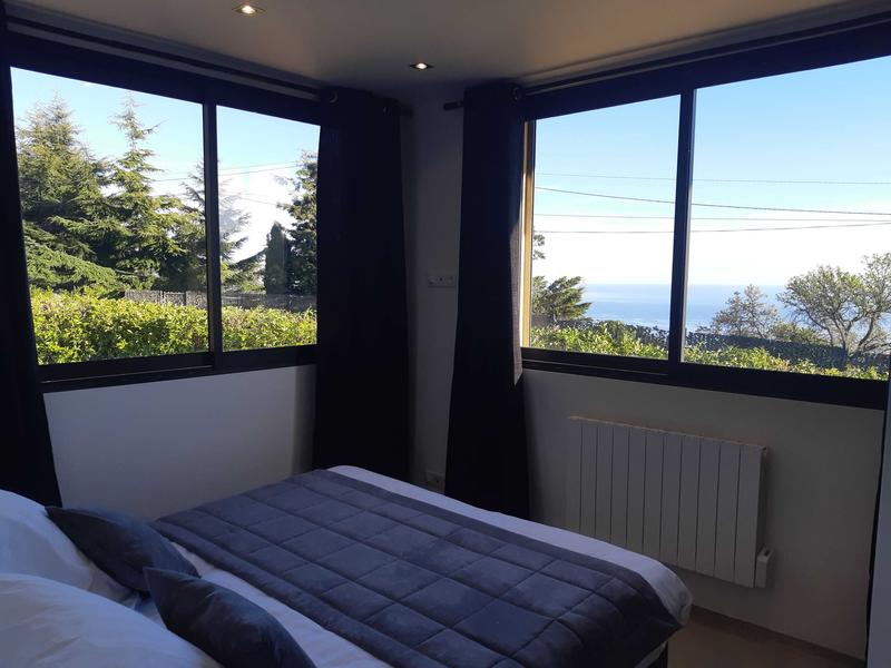 Chambre Parentale ( 1 lit double 160 cm) avec vue sur la mer