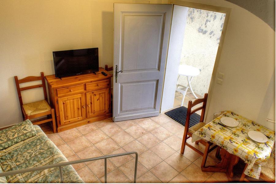 Gîte N°1 Espace des Oliviers-Entrée-Castagniers-Gîtes de France des Alpes-Maritimes