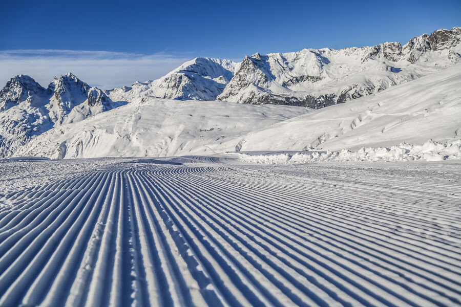 Piste de ski damée
