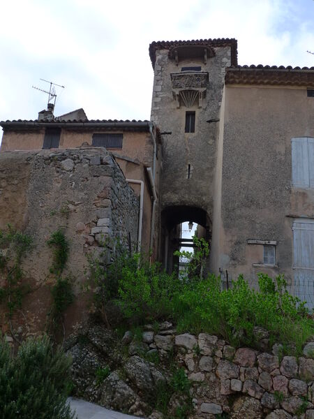 tour au balcon ouvragé