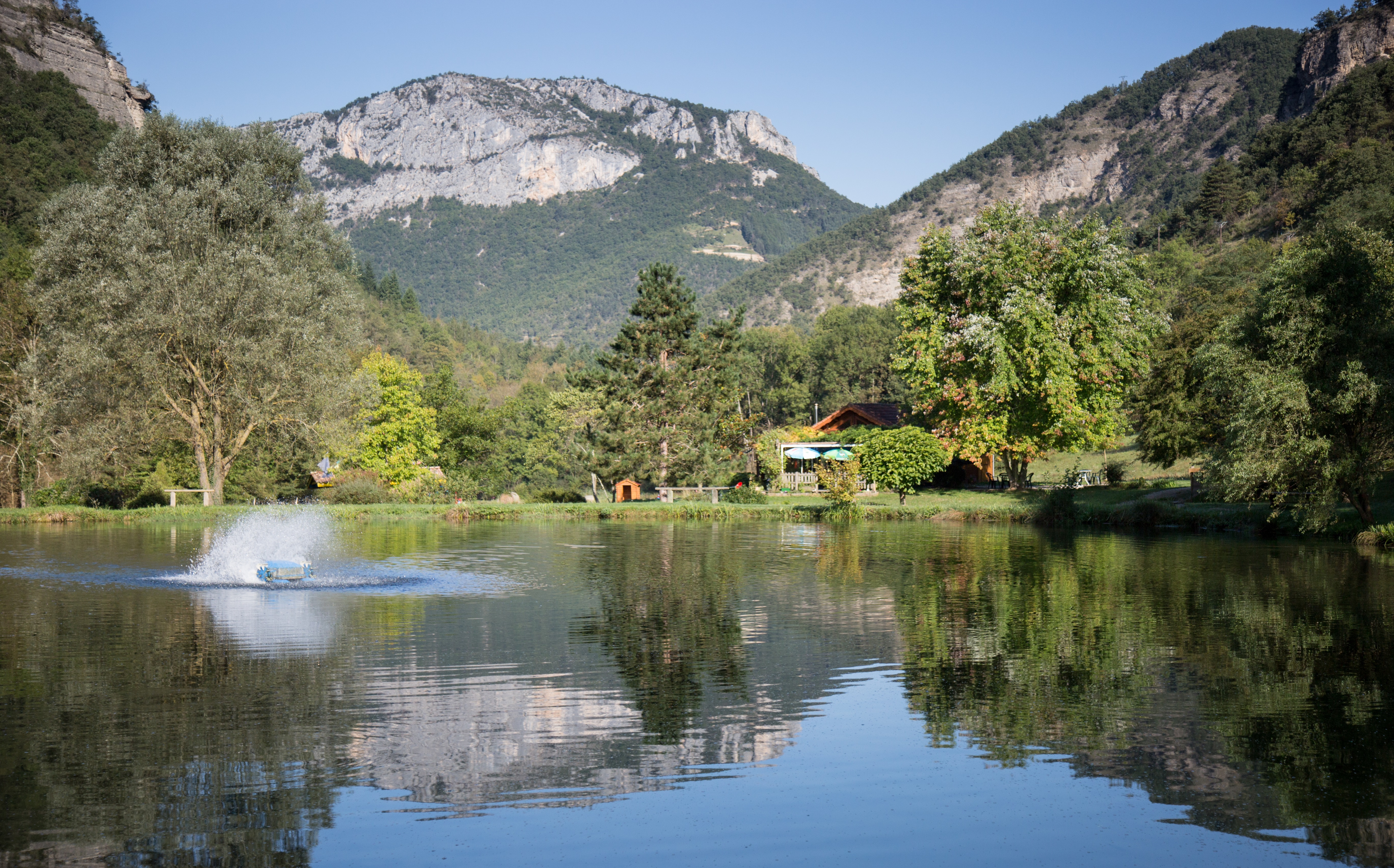 Un petit coin de paradis dans les gorges de la Vernaison : pêche, restauration, jeux pour enfants, jeu de piste terrain de boules ...une journée inoubliable.