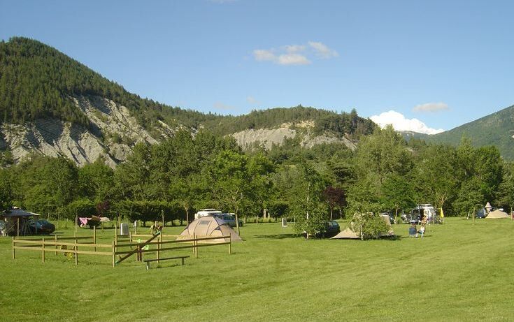 Aire naturelle camping L'Issole