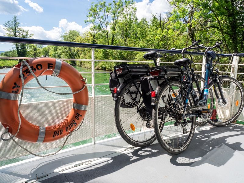 Croisière sur le canal de Savières, aux alentours de Chanaz