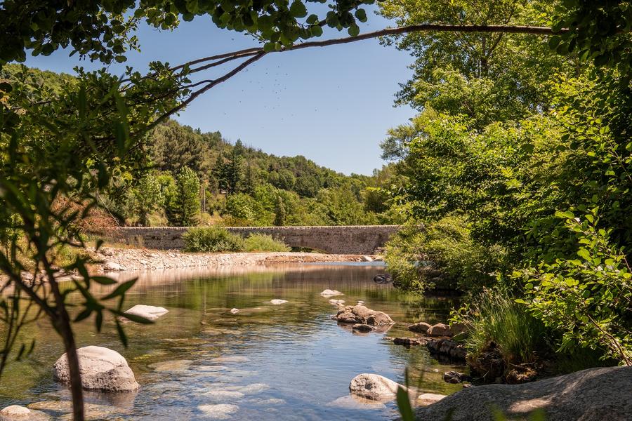 La Souche - Plan d'eau au calme ©sourcesvolcans