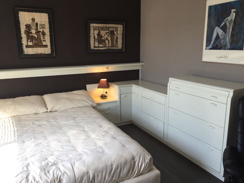 Chambre double de 17 m2 avec lit en 140 et rangements