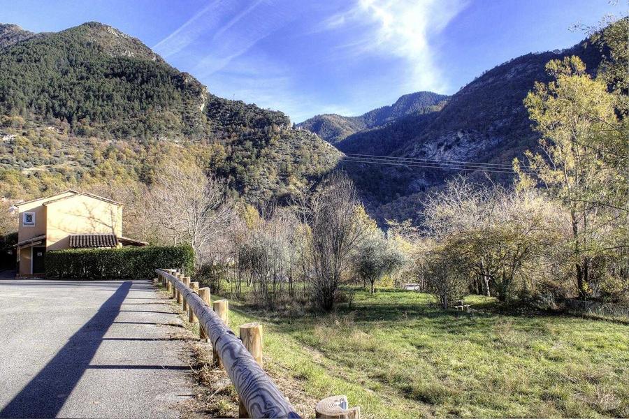 Gîte Géranium-Vue depuis le parking-La Bollène-Vésubie-Gîtes de France des Alpes-Maritimes