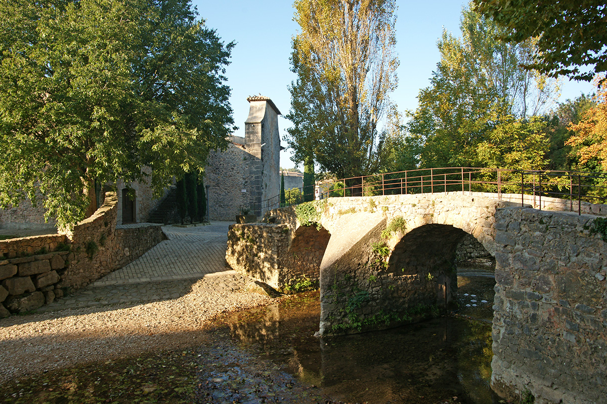 Pont à dos d'âne sur l'Issole - Flassans s/Issole