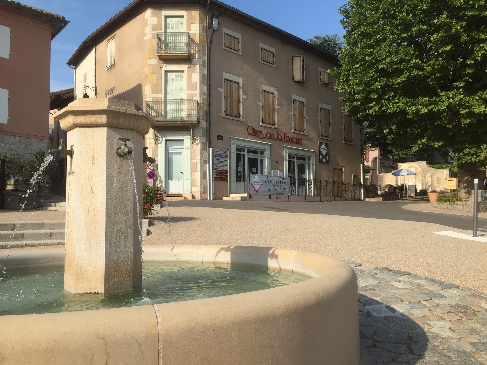 la place de la fontaine