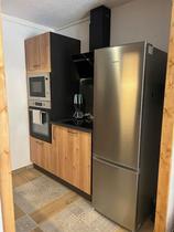 Coin cuisine moderne avec plaques électriques et four