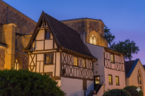 Roanne, les façades à la nuit tombée_Roanne