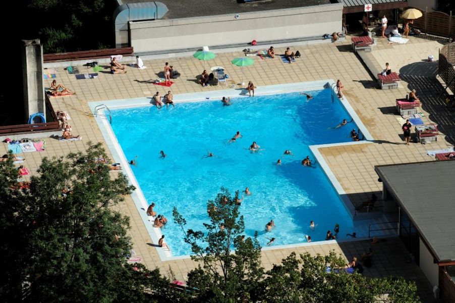 Public swimming pool