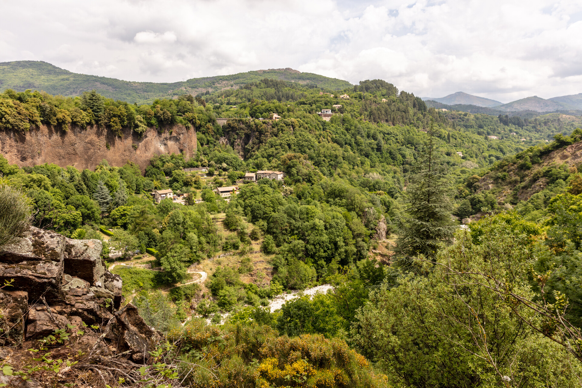 Thueyts - Vue sur le village depuis le belvédère de Fargebelle