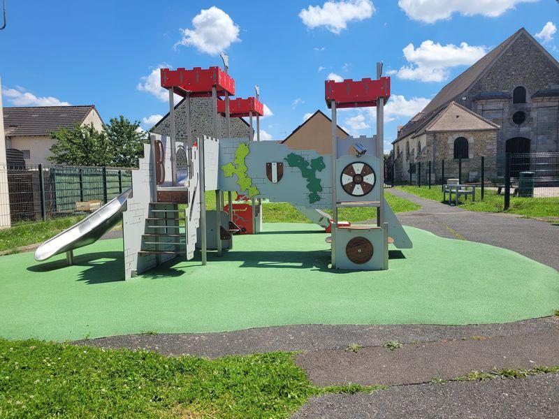 Aire de jeux - Place de l'église - Villejust 