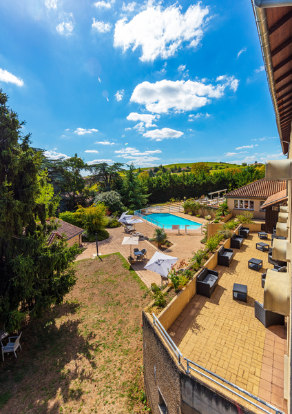 Hôtel Noemys MORGON - Piscine VUE ensemble