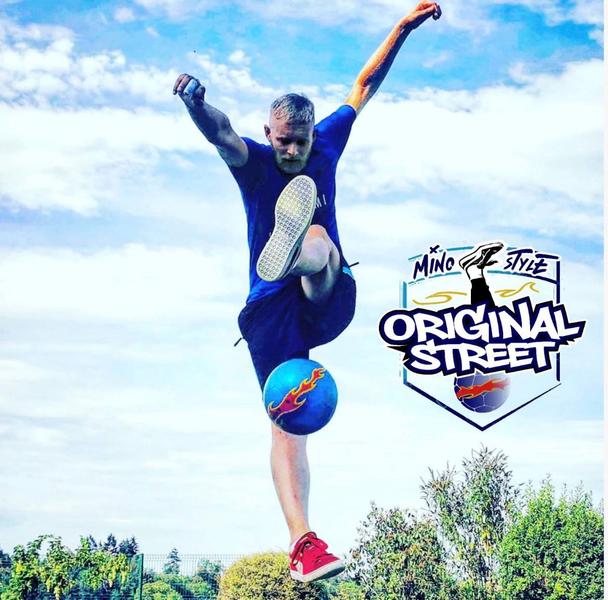 Profitez d'un moment en famille ou entre amis pour découvrir les meilleures techniques de foot freestyle !