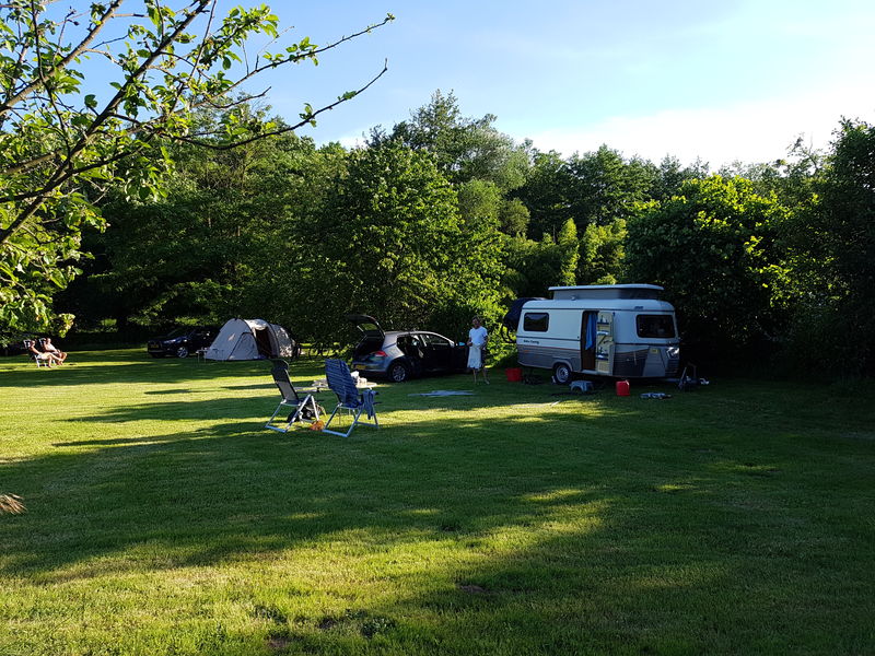 Camping chez le Vigneron à JULLIE