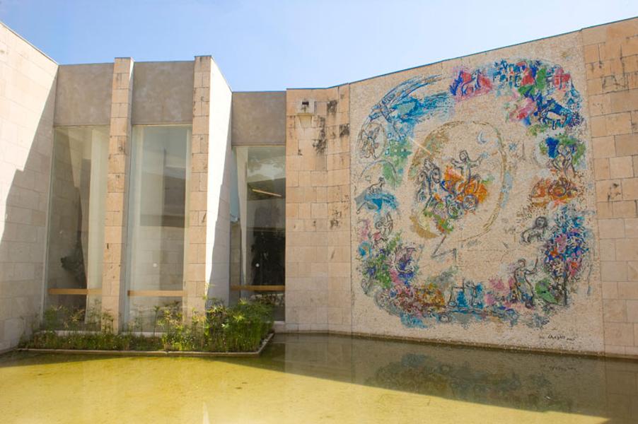 Marc Chagall, "Le Prophète Elie", 1971, mosaïque, 715 cm x 570 cm. Nice, musée national Marc Chagall (c) Adagp, Paris, 2025