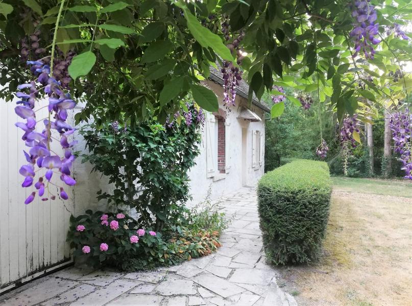 Le gîte du meunier, la glycine embaume au passage