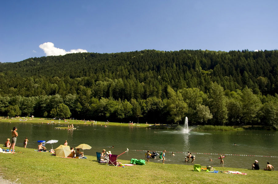 Base de loisirs dans la vallée