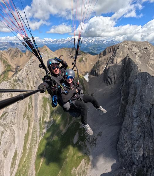 Tandem paragliding flight with Ailes des Aravis