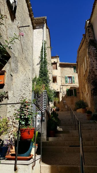 Vieux village Villecroze