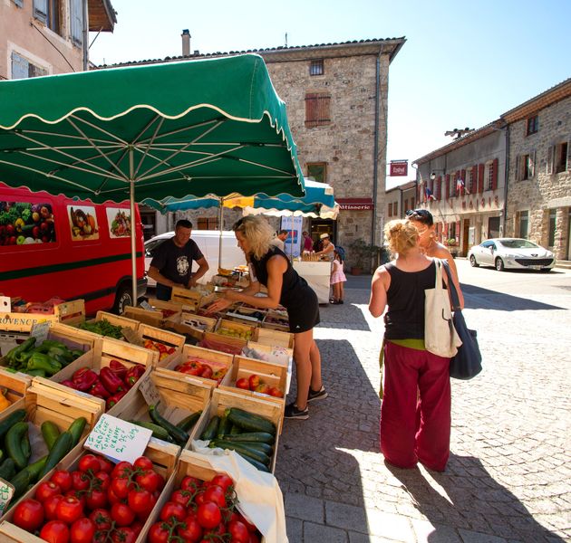 Burzet - Marché du mercredi matin ©S.BUGNON