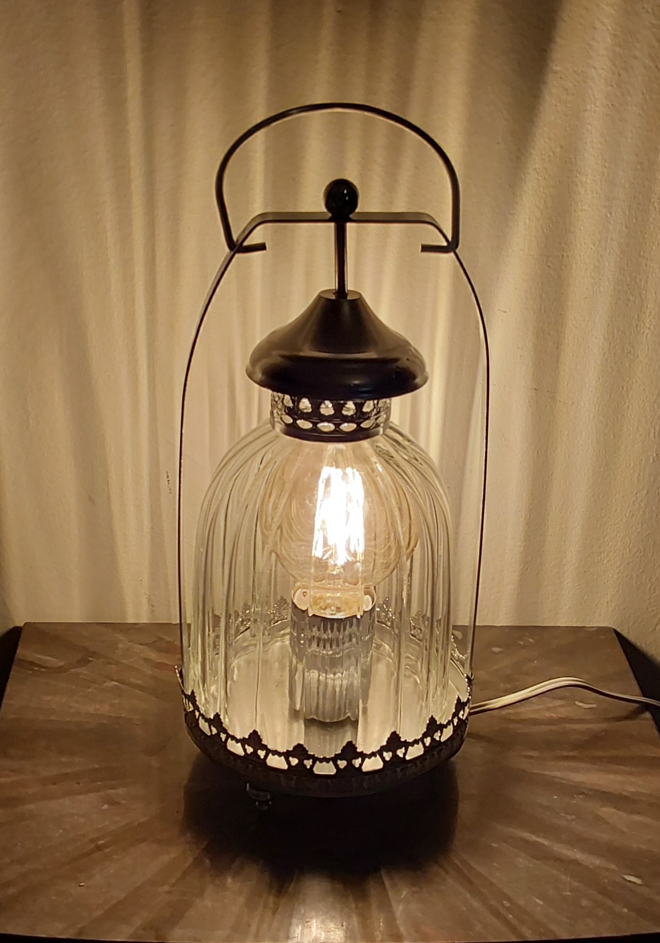 La Luciole et la Lampe_Sainte-Geneviu00e8ve-des-Bois