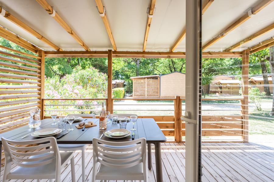 Terrasse couverte des mobiles homes