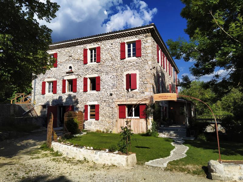 Façade d'entrée de l'établissement