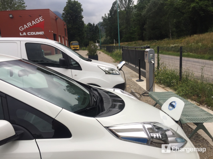 Borne de recharge pour voitures électriques_Aulos-Sinsat