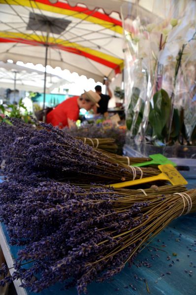 Marché de La Tour d'Aigues