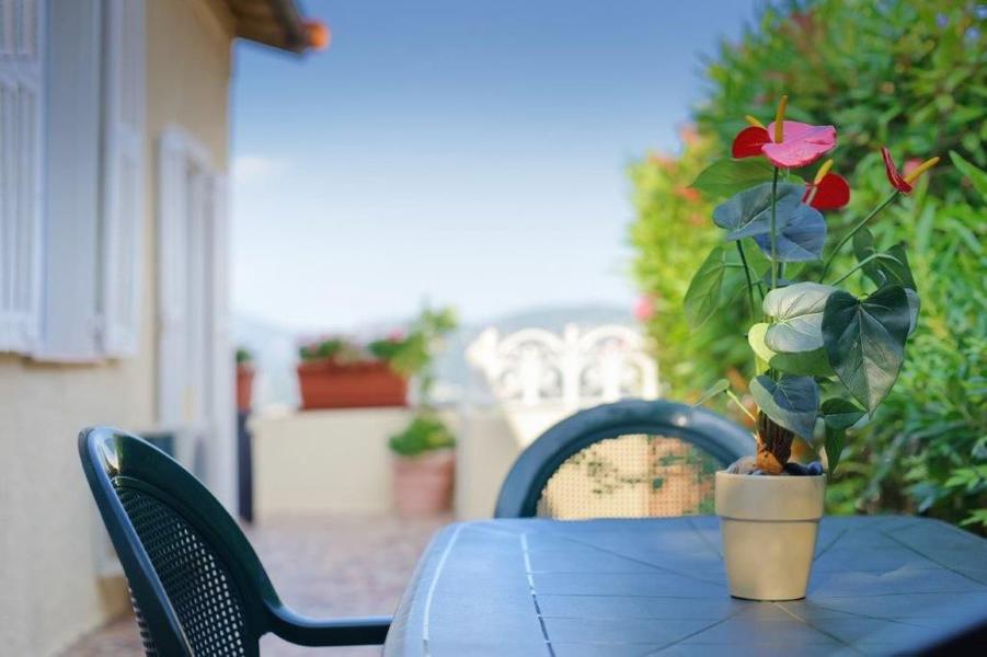 Gîte La Mirandière-Coin repas extérieur-Nice-Gîtes de France des Alpes-Maritimes