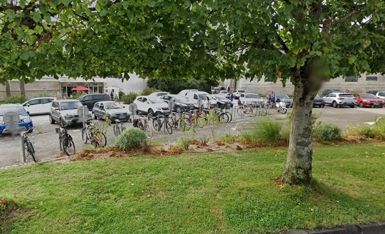 Borne de recharge pour véhicules électriques - Les thermes