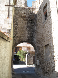 Saint Mitre les Remparts