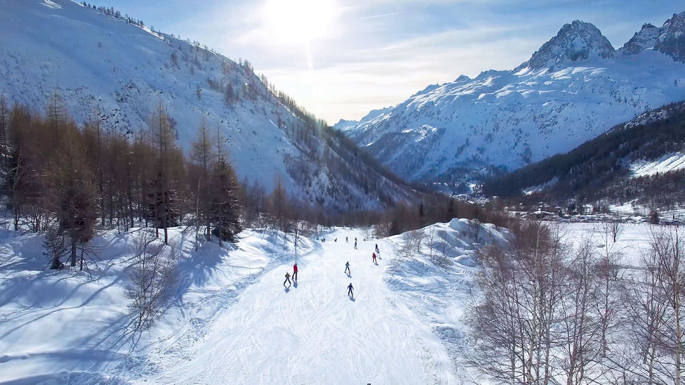 Vue sur la piste de ski sur le domaine de ski de la Vormaine