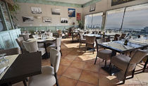 Salle du restaurant vue mer