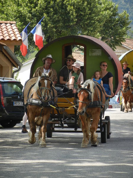 Vesc  14  juillet roulotte
