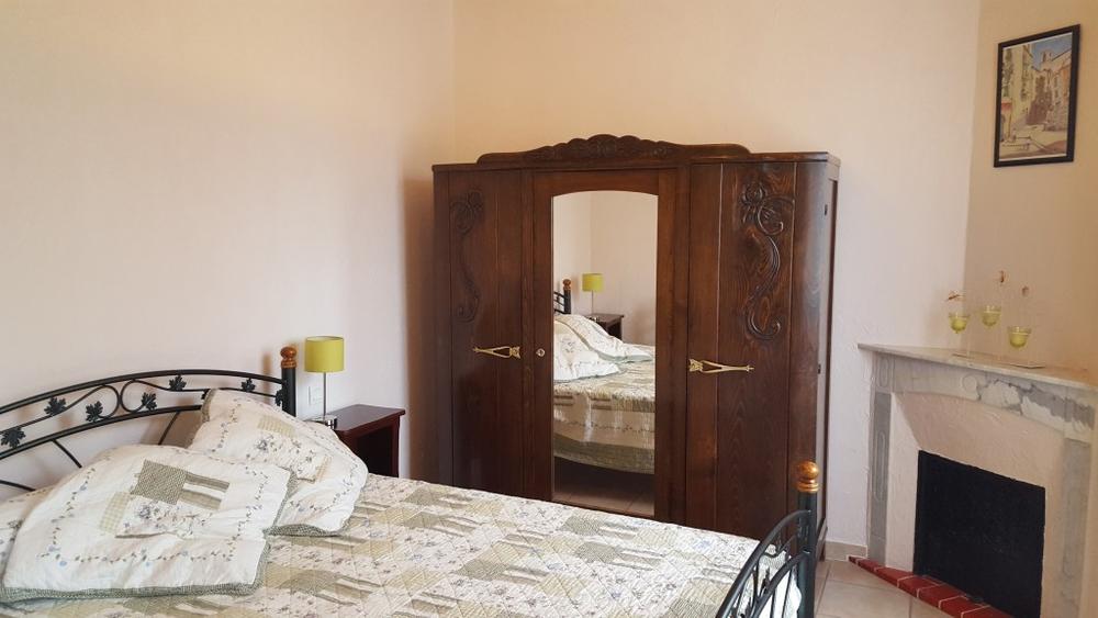 chambre un lit 2 personnes climatisée