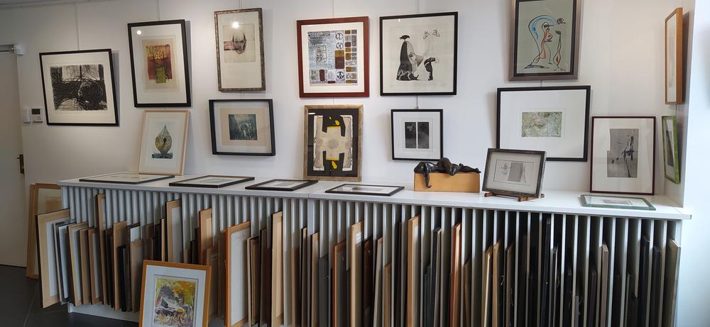 para_contenu.field_contenu.entity.field_media.entity.field_media_image.alt