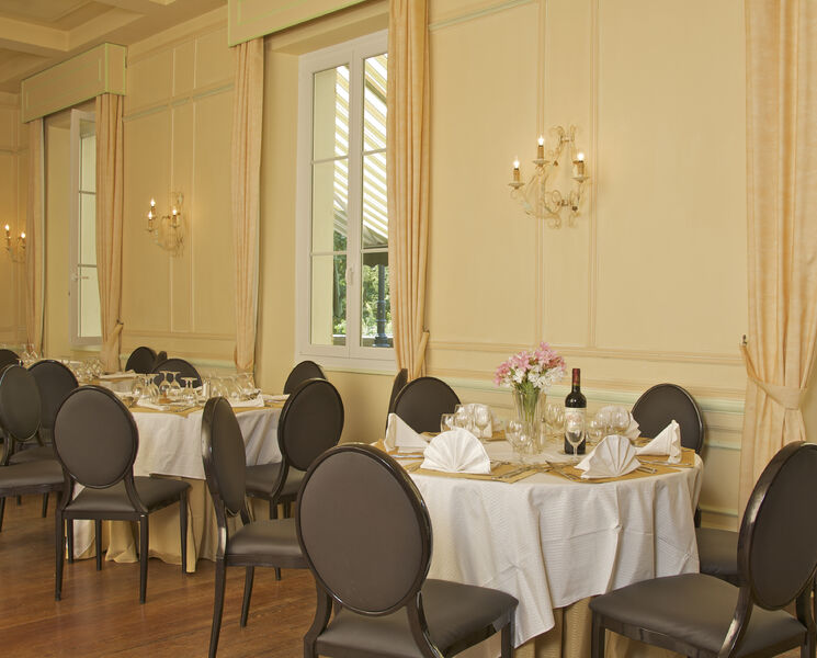 Les Bains Restaurant
