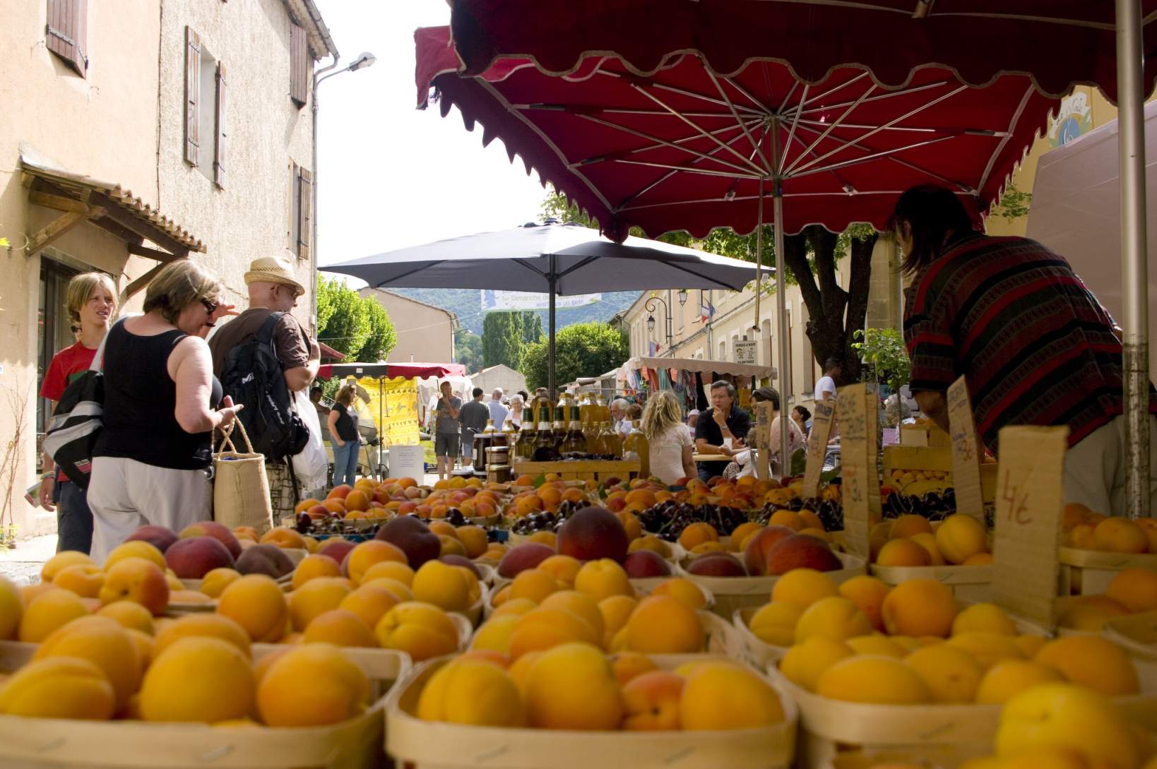 Marché MOntbrun les Bains