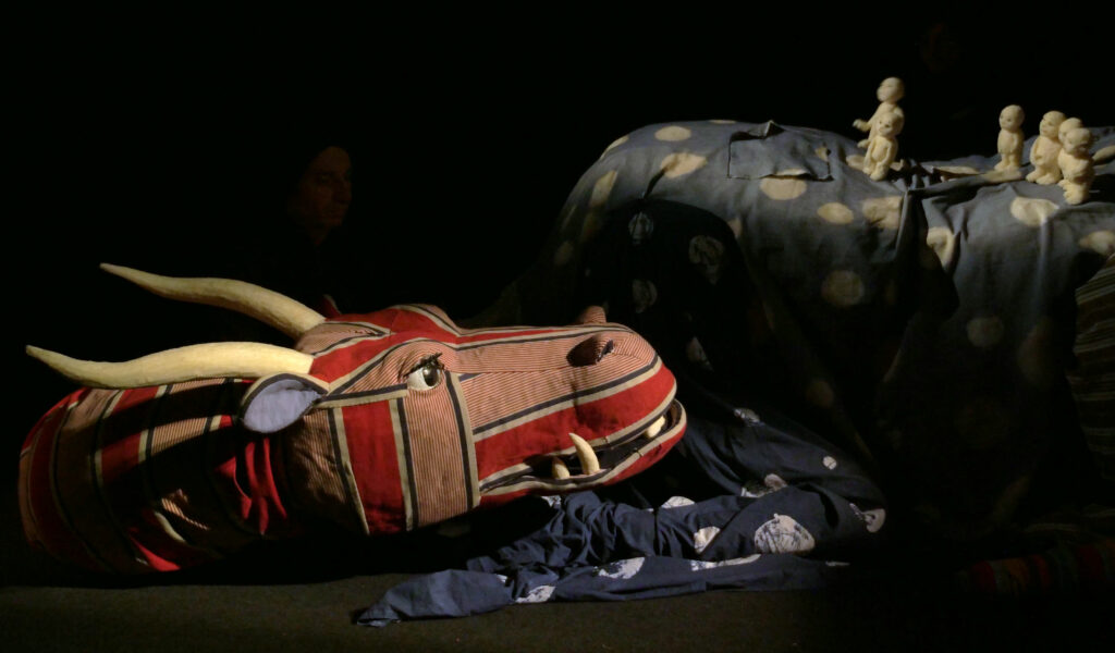 Spectacle « C’est le bazar, il fait tout noir » // Ambert
