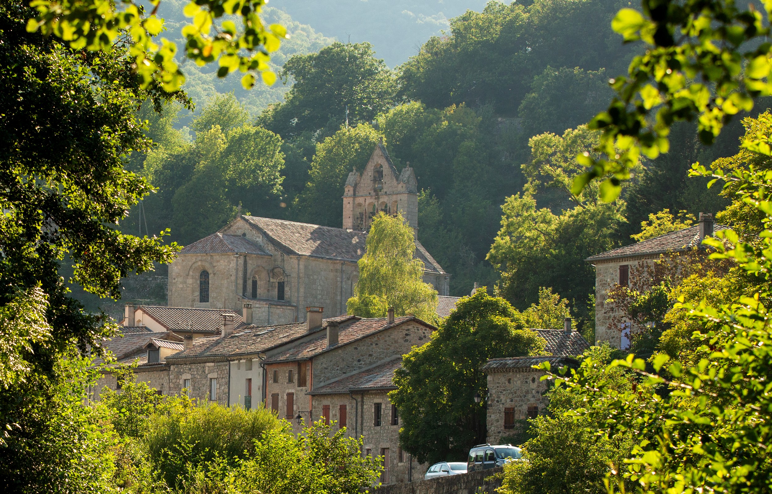 Burzet - Baignade au Verdier-zoom église ©S.BUGNON